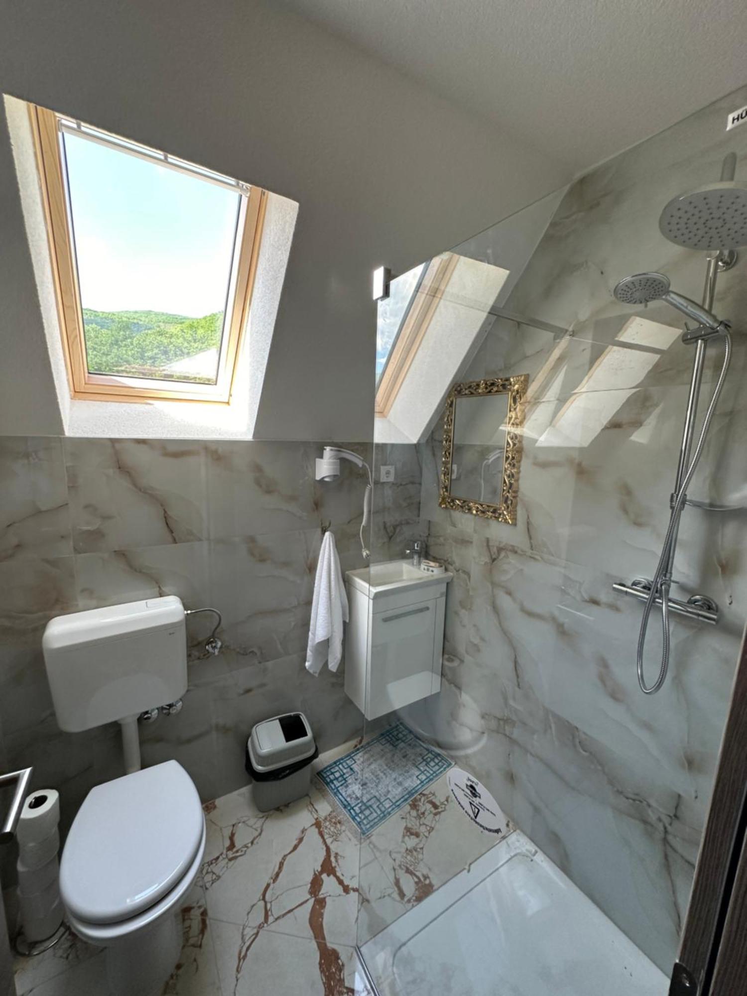 Bungalow House - 5 Rooms Zolaci Bagian luar foto